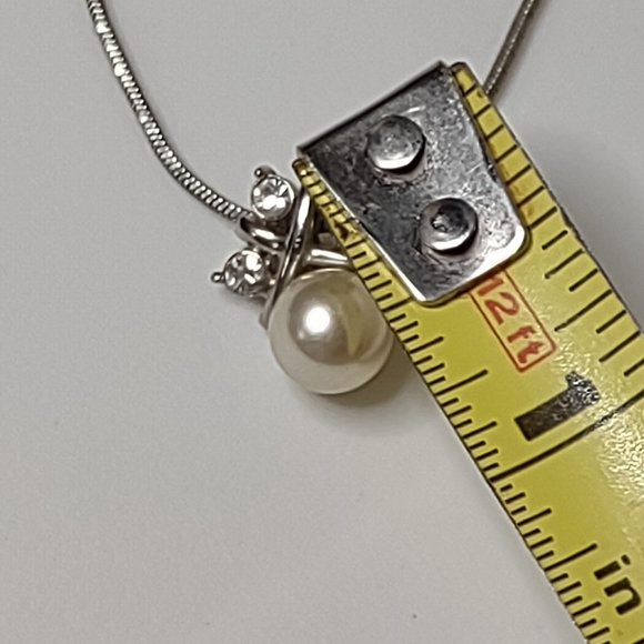 Vintage Avon Silver Tone And Faux Pearl Pendant Necklace Adjustable 16 To 18.5 - Picture 7 of 9
